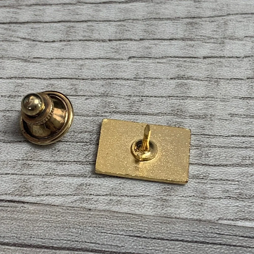 Vintage A.L. Williams Corporate Logo Lapel Pin Gold Tone Financial Memorabilia